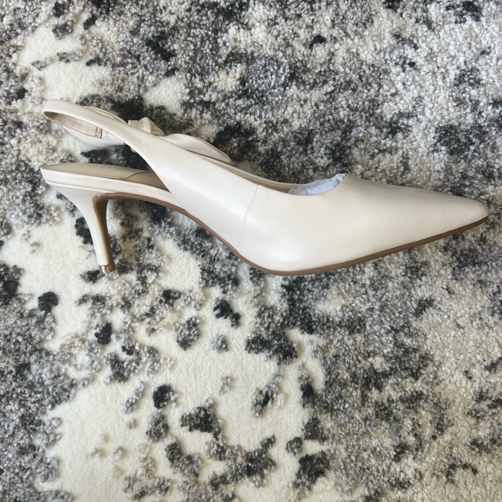 Off white sling back shirt stiletto pumps, with bow detail. Very comfy.
